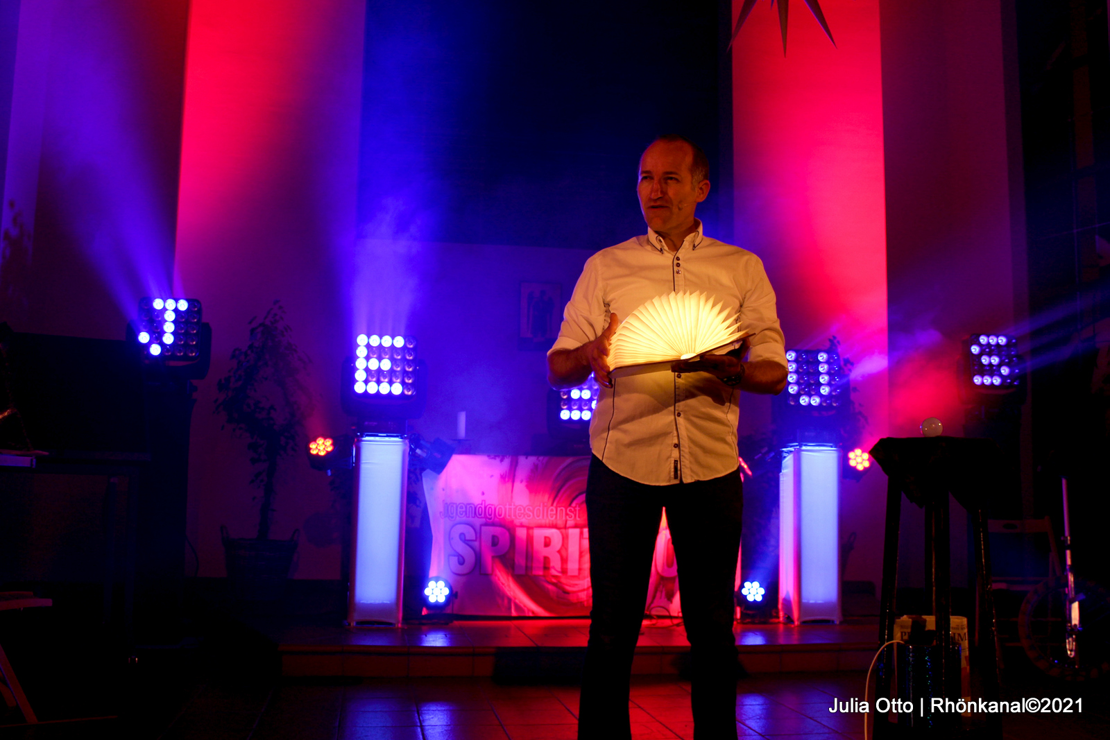 2021-12-15_Kirche_Zauberei_Völkershausen_Jugend_Gottesdienst (5)