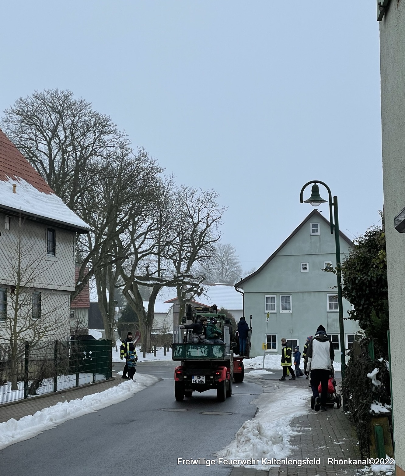 2022-01-15_Kaltenlengsfeld-Feuerwehr-Weihnachtsbäume-Jugendfeuerwehr (2)