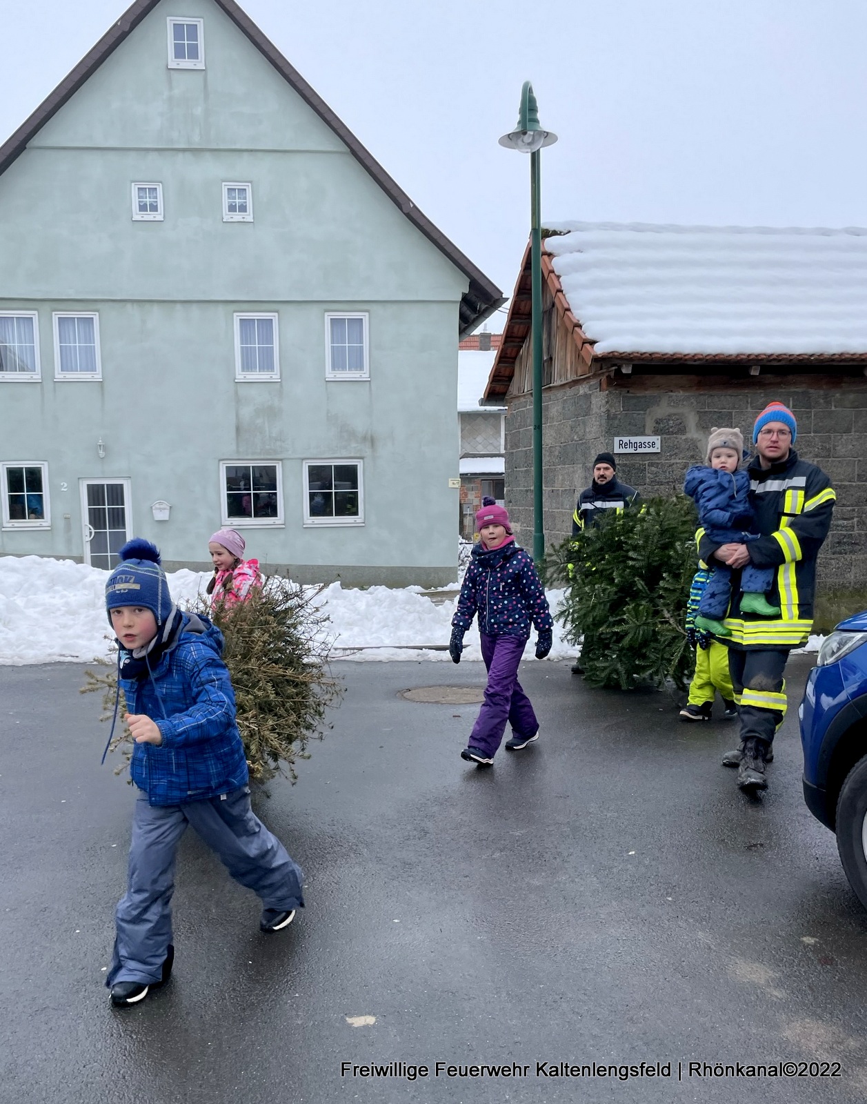 2022-01-15_Kaltenlengsfeld-Feuerwehr-Weihnachtsbäume-Jugendfeuerwehr (7)