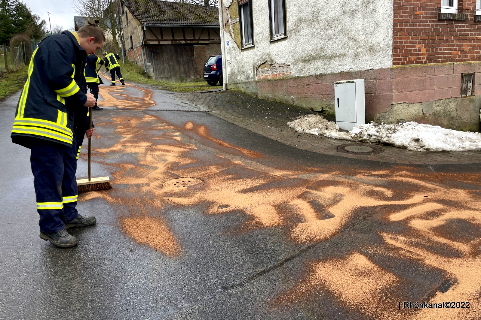 2022-02-04_Kaltenlengsfeld_Feuerwehr_Ölspur (15)