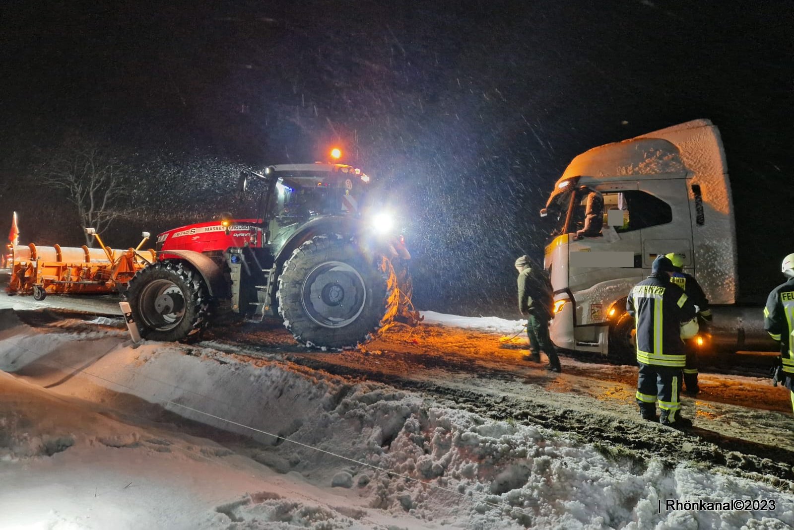 2023-11-28_LKW Unfall_Aschenhausen_Kaltensundheim (10)