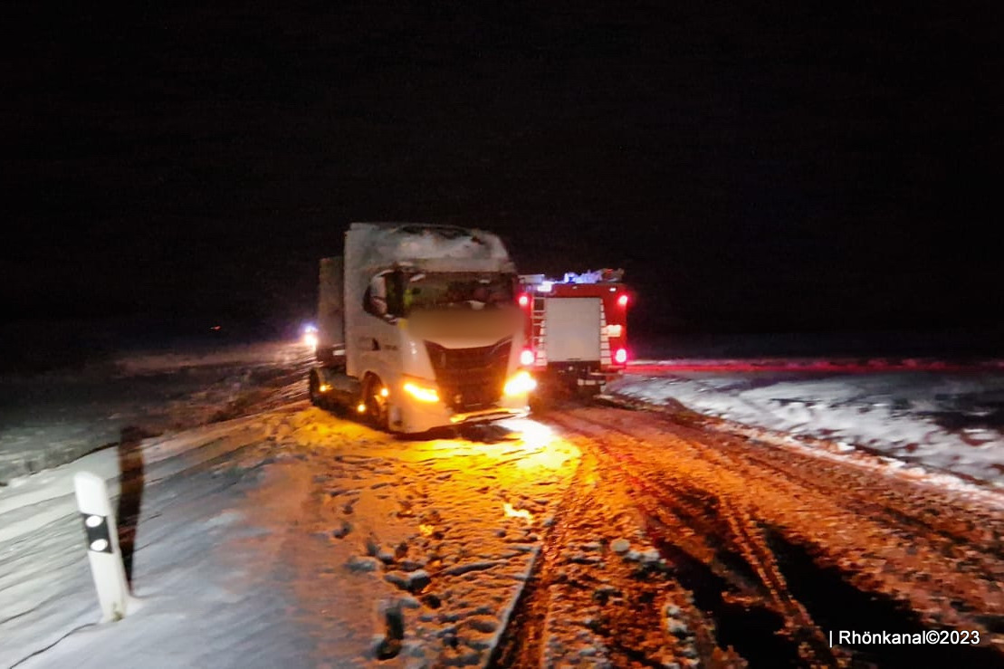 2023-11-28_LKW Unfall_Aschenhausen_Kaltensundheim (5)