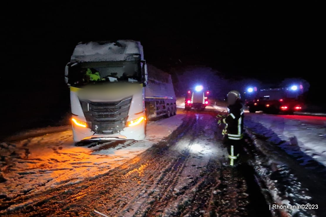 2023-11-28_LKW Unfall_Aschenhausen_Kaltensundheim (6)