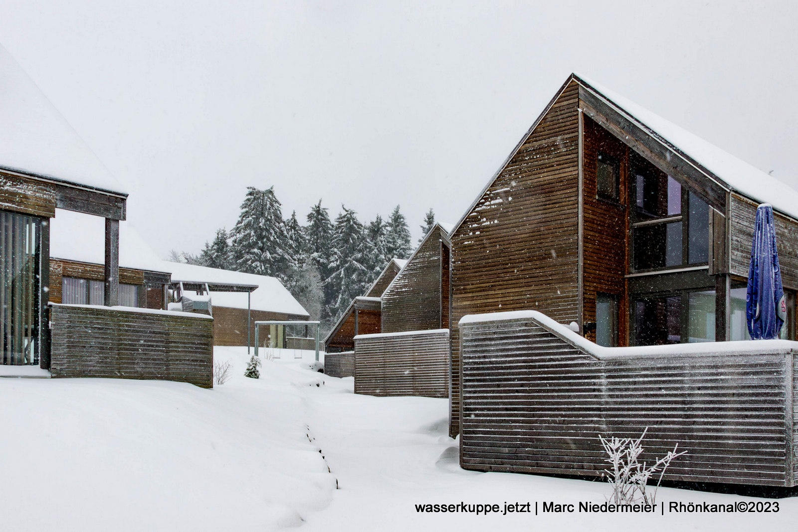 2023-11-28_Wasserkuppe_Winter_Schnee_Feriendorf (5)