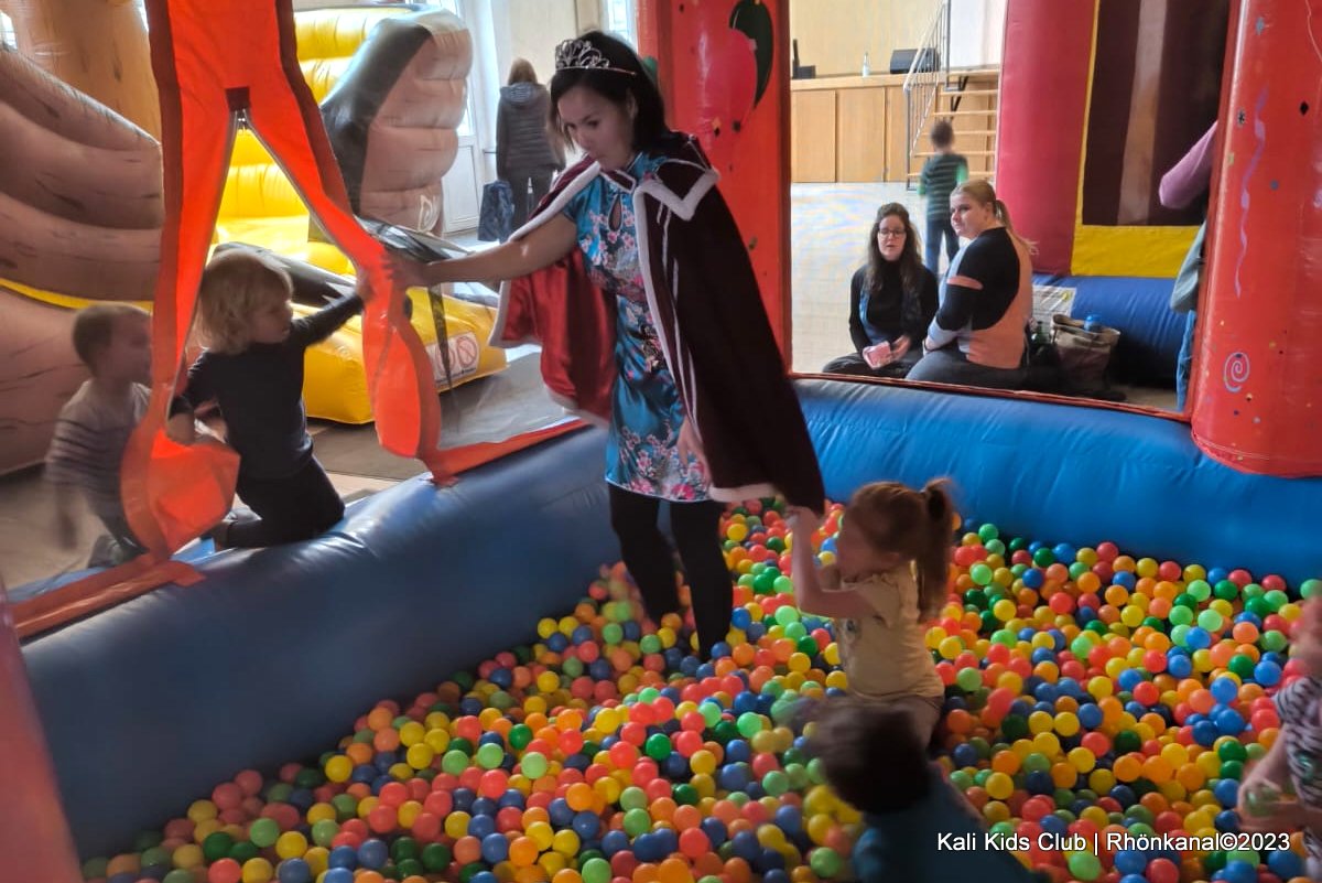 2023-11-29_Indoorspielplatz_Hüpfburg_Unterbreizbach (4)