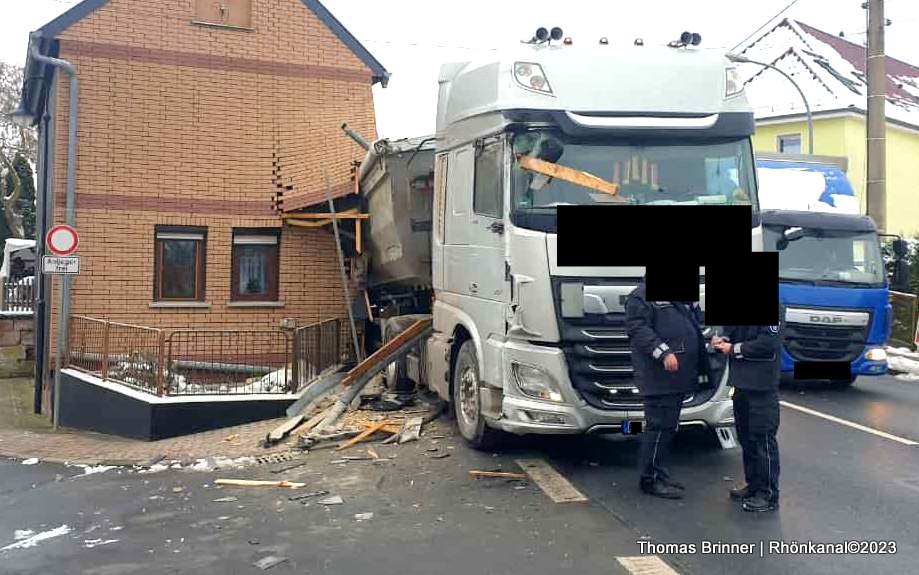 2023-12-01_Unfall-LKW_Dorndorf2