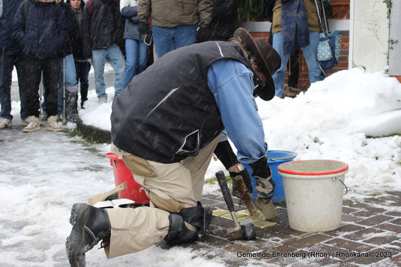 2023-12-08_Stolperstein-Verlegen_Ehrenberg_Wüstensachsen (7)