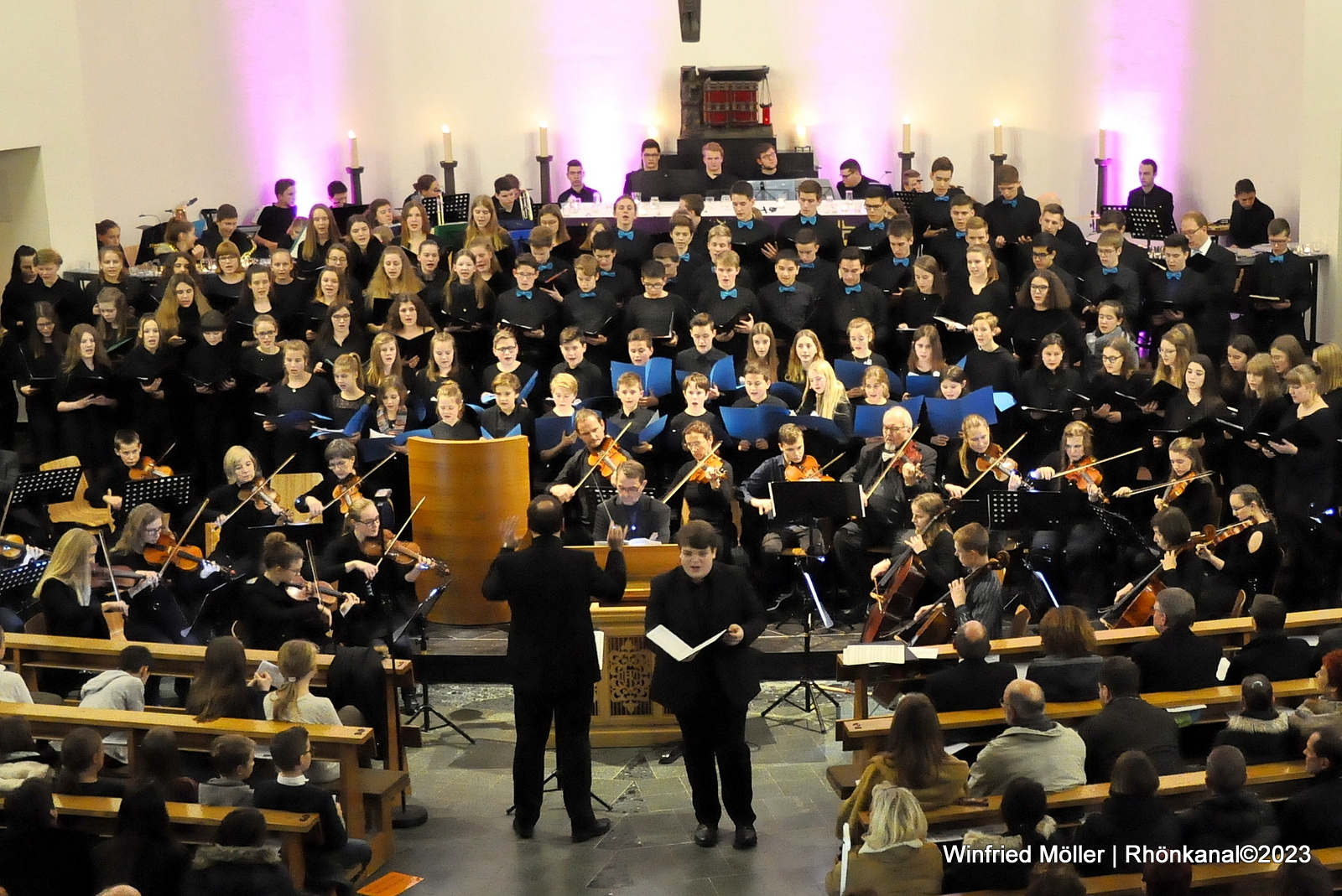 2023-12-11_Adventsmusik_Tann_Schulchor WiVox und Kammerorchester Hünfeld_2018_Winfried Möller