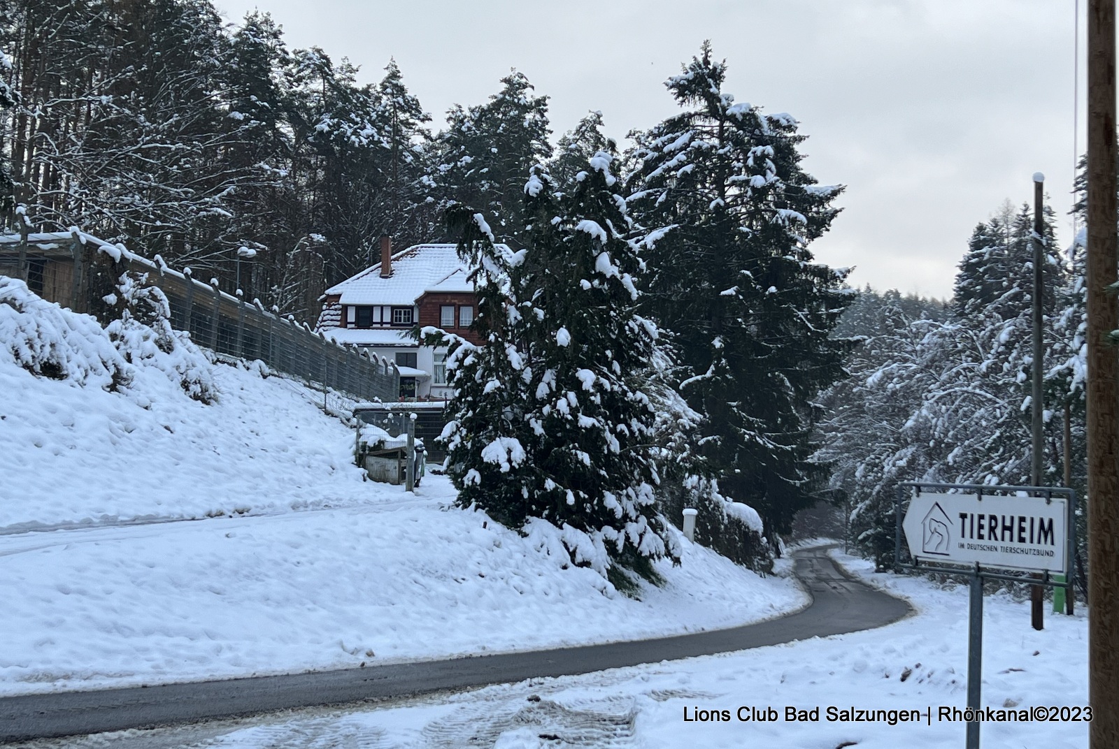 2023-12-18_Lions Club_Spende_Tierheim_Springen (1)